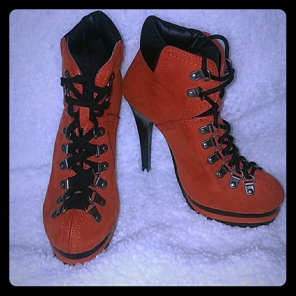 Boot style pumps